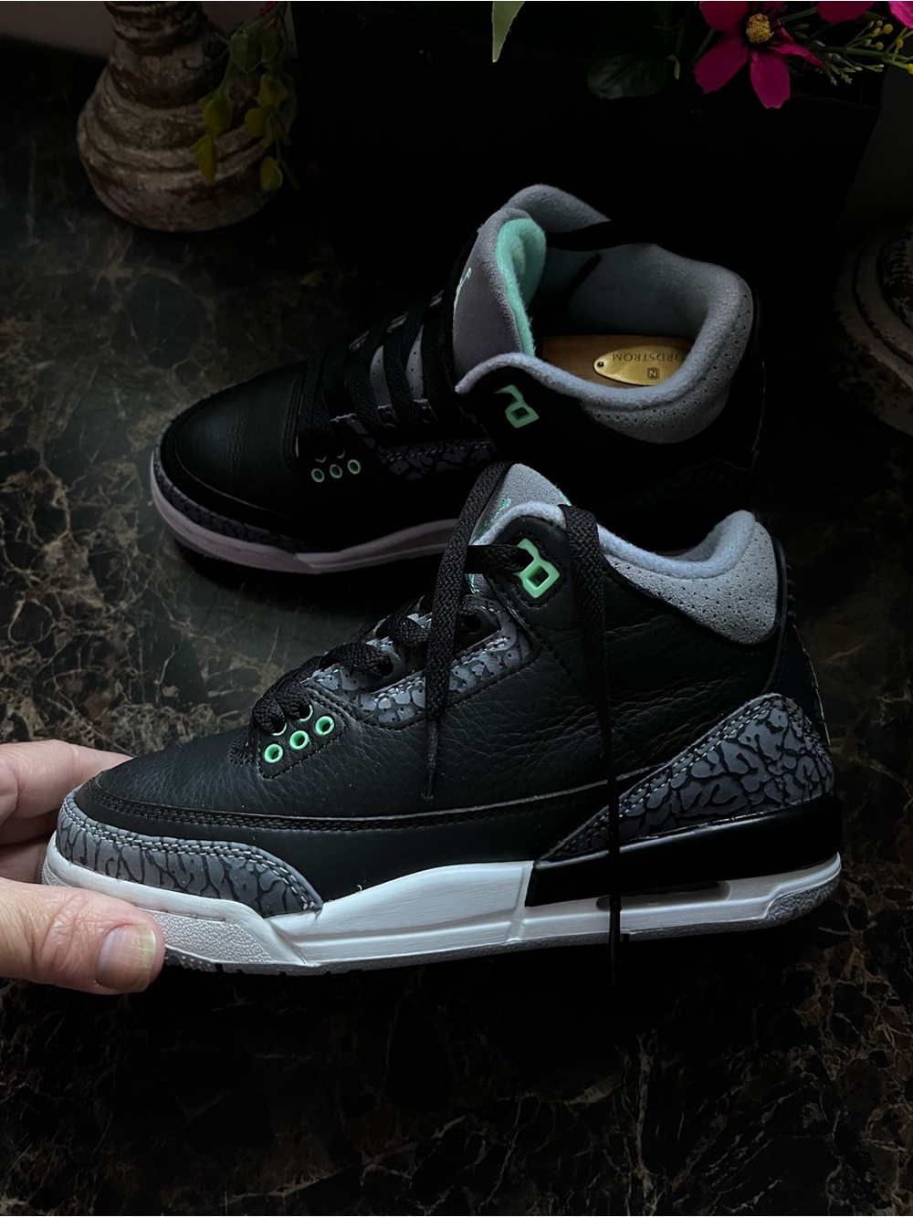 Jordan 3 Retro
Green Glow
Streetwear/Lifestyle Shoes
Size 4 Youth/5.5 Women - Picture 5 of 11